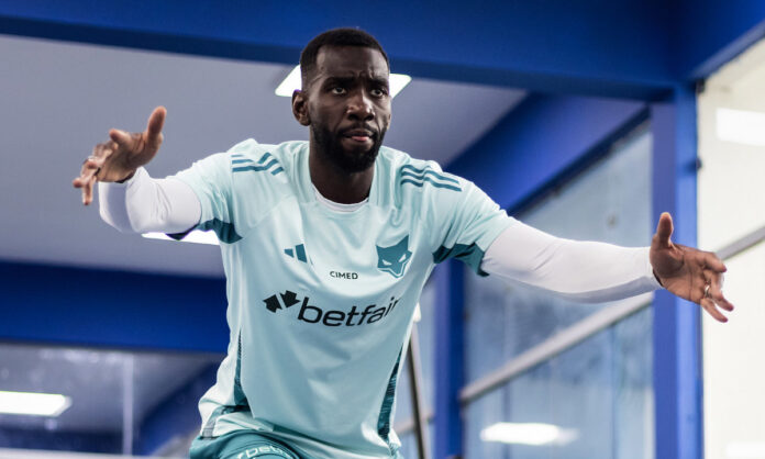 Bolasie, atacante do Cruzeiro Bolasie em treino na academia do Cruzeiro