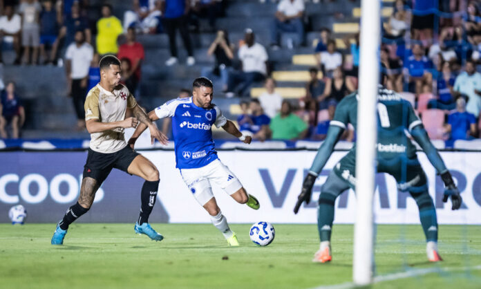 Cruzeiro venceu o Vasco no Parque do Sabiá, em Uberlândia