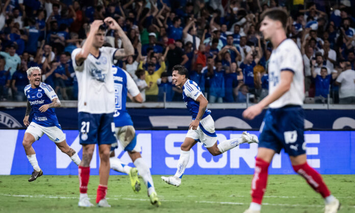 Cruzeiro goleou o Bahia no Mineirão