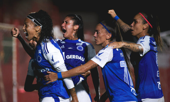 Cruzeiro venceu o Grêmio por 4 a 3 no Brasileiro Feminino