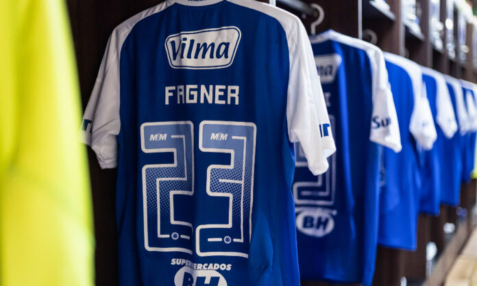 Fagner volta ao time titular do Cruzeiro depois de ser poupado