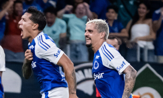 Fagner em jogo do Cruzeiro contra o Bahia
