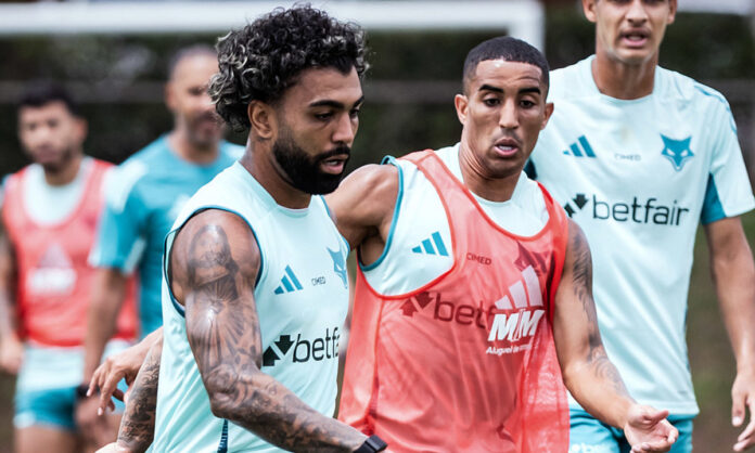 Gabigol e Christian em treino do Cruzeiro na Toca II