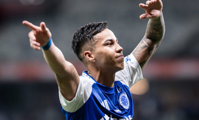 Kaio Jorge em comemoração de gol