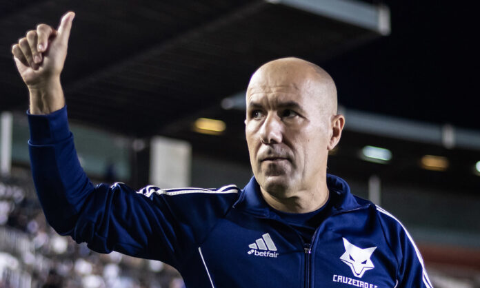 Leonardo Jardim comemorou muito a vitória do Cruzeiro sobre o Vasco