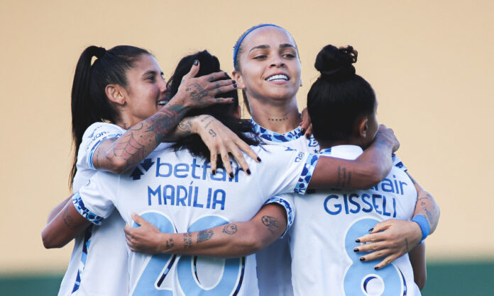 Letícia Ferreira marcou o 2º gol da vitória do Cruzeiro sobre o Bragantino