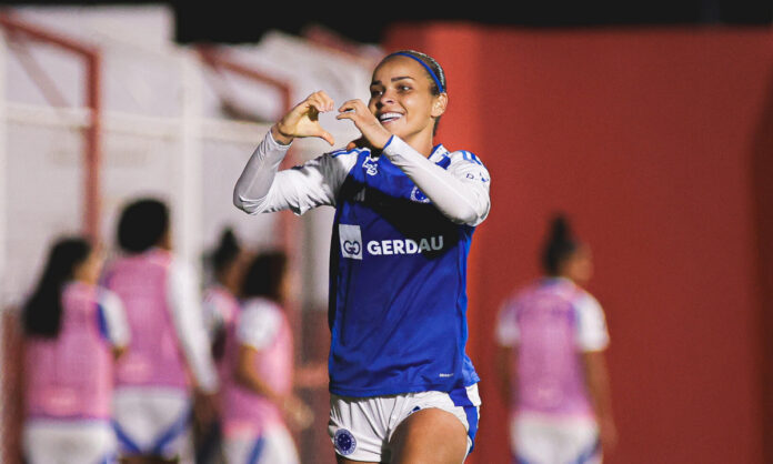 Letícia Ferreira marcou para o Cruzeiro contra o Flamengo