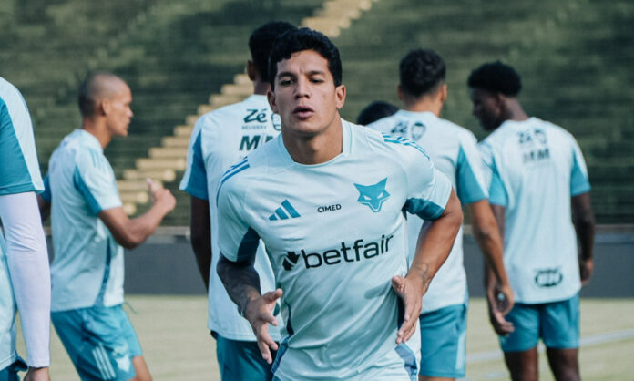 Lucas Romero deve retornar à posição de origem contra o Vasco