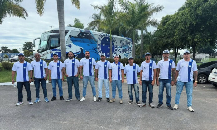 Membros da Máfia Azul na Toca da Raposa II