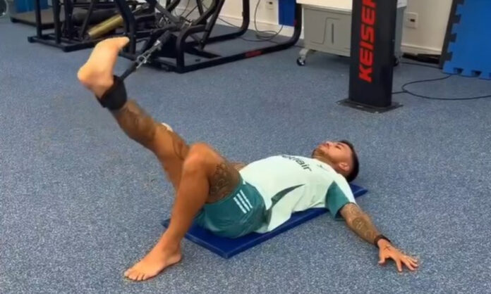 Matheus Henrique em trabalho de fisioterapia na Toca II