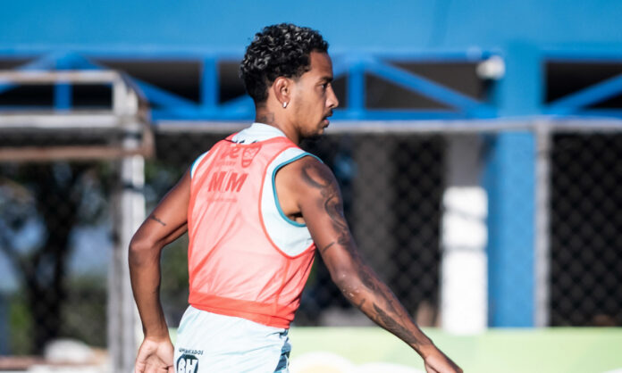 Matheus Pereira em treino do Cruzeiro