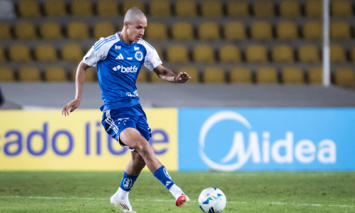 Murilo Rhikman estreou pelo profissional do Cruzeiro diante do Palestino