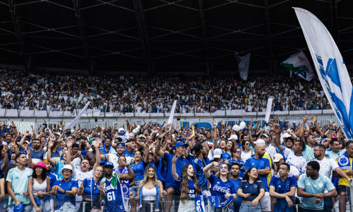 Torcida do Cruzeiro em jogo no Mineirão Torcida do Cruzeiro em jogo no Mineirão