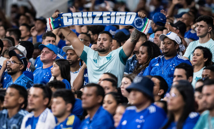 Torcida do Cruzeiro em jogo no Mineirão Torcida do Cruzeiro em jogo no Mineirão