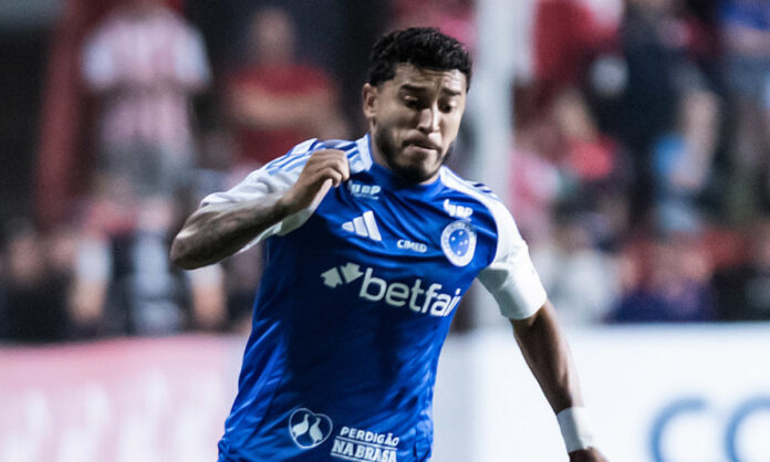 William em jogo do Cruzeiro contra o Unión