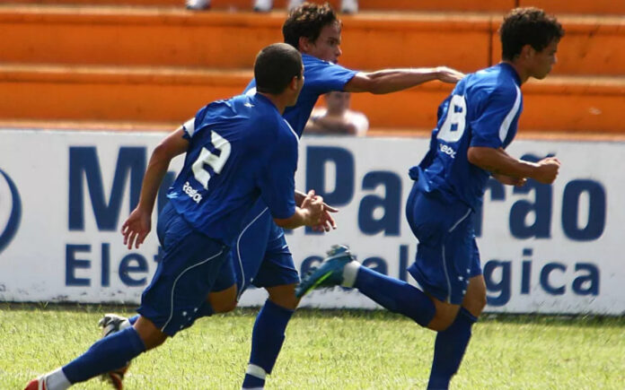 Bernardo na Copinha pelo Cruzeiro em 2007 (Foto: Vipcomm/ Cruzeiro)