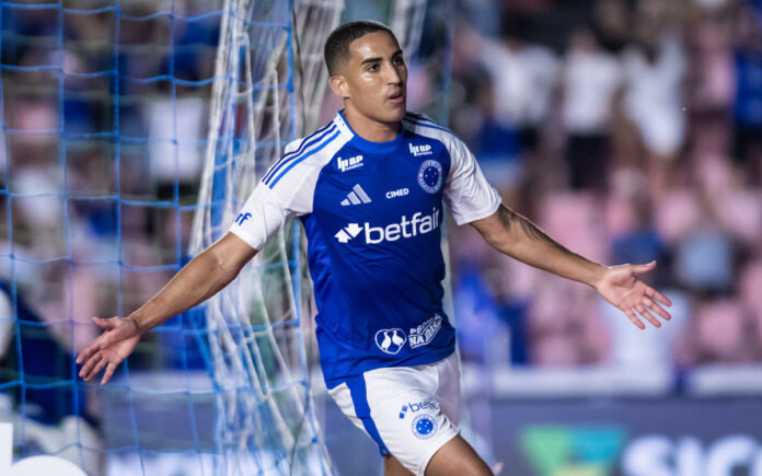 Christian celebra gol do Cruzeiro contra o Vasco