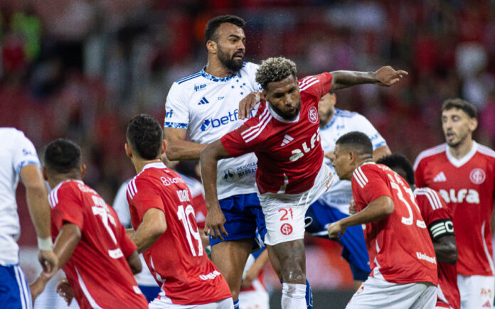 Lance do jogo entre Inter e Cruzeiro, no Beira-Rio