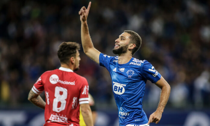 Wagner Leonardo marcou pelo Cruzeiro contra o Vila, em 2022