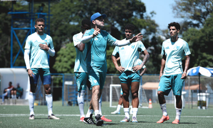 Cruzeiro Sub-20 em treinamento na Toca I