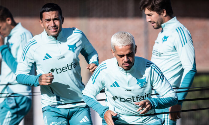Cruzeiro treinou no CT do Colón, na Argentina
