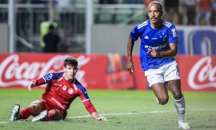 Matheus Pereira marcou gol da vitória sobre Unión La Calera, em 2024