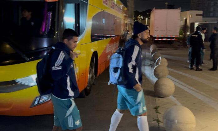 Dudu e Gabigol em hotel do Cruzeiro, no Chile