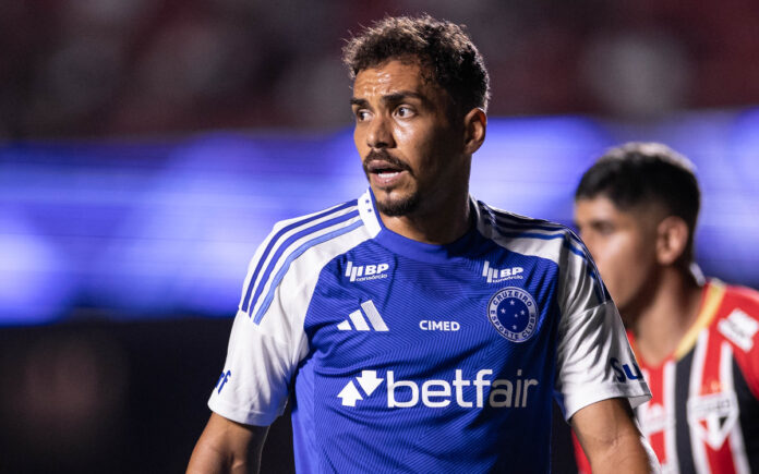 Eduardo, meio-campista do Cruzeiro