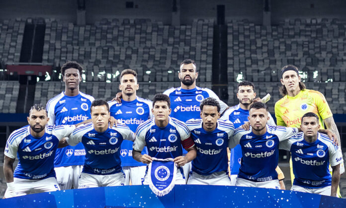 Cruzeiro contra o Mushuc Runa, no Mineirão