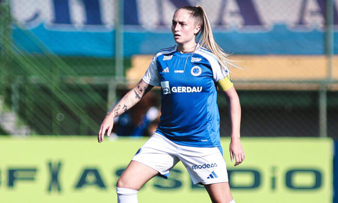 Isa Haas, zagueira do Cruzeiro Feminino