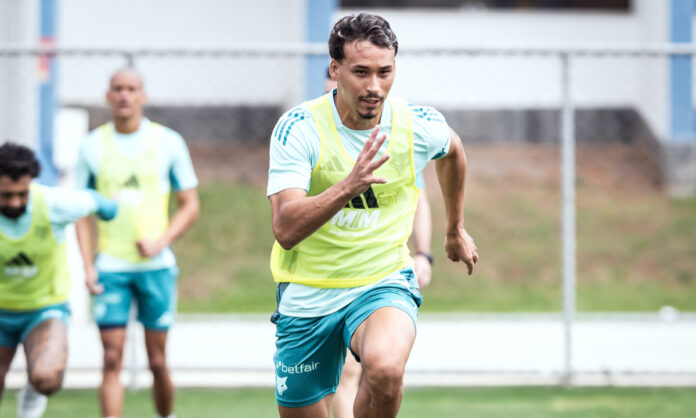 Japa, do Cruzeiro, em treino na Toca II