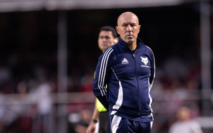 Leonardo Jardim contra o São Paulo, no Morumbis (Foto: Marco Galvão/Cruzeiro)