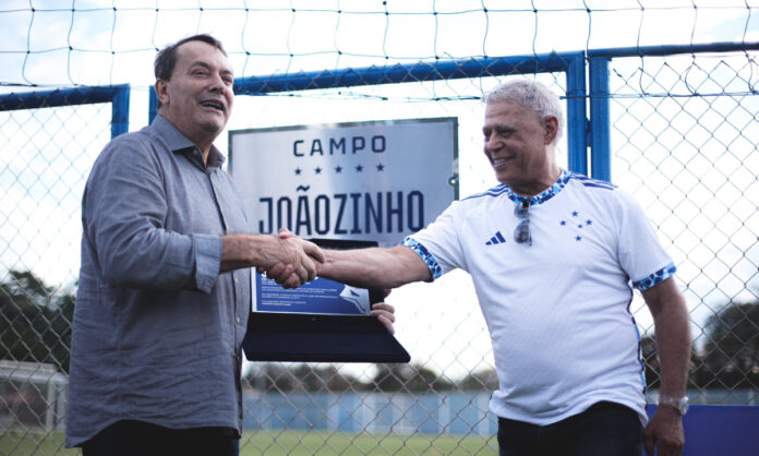 Joãozinho, ídolo do Cruzeiro, com Pedro Lourenço