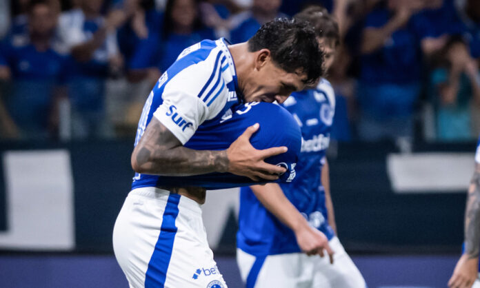 Romero abriu a goleada do Cruzeiro contra o Bahia
