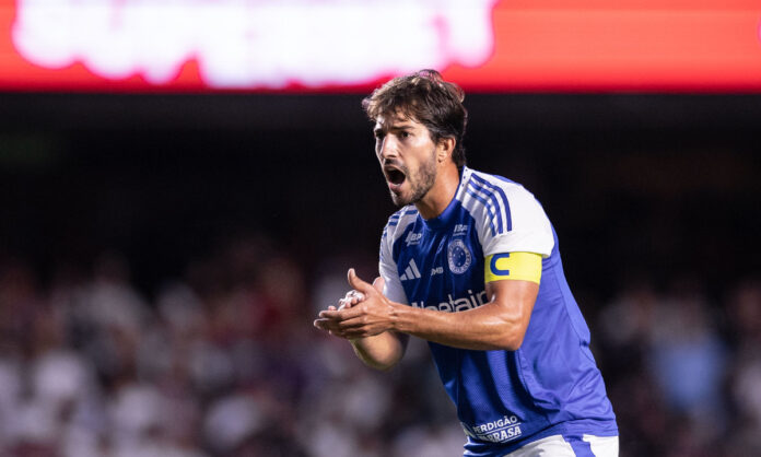 Lucas Silva contra o São Paulo, no Morumbis