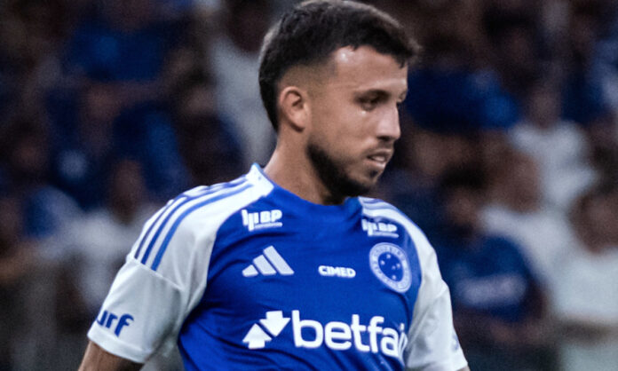 Matheus Henrique em treino do Cruzeiro