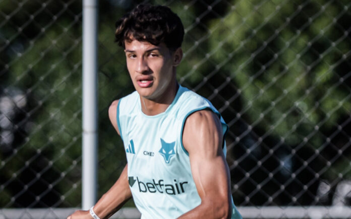 Murilo Rhikman, do Cruzeiro, em treino na Toca II
