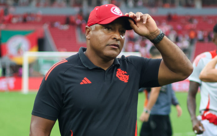 Roger Machado não terá o zagueiro Juninho pra enfrentar o Cruzeiro