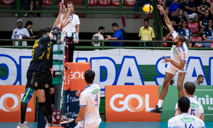 Sada Cruzeiro em jogo contra Guarulhos na Superliga
