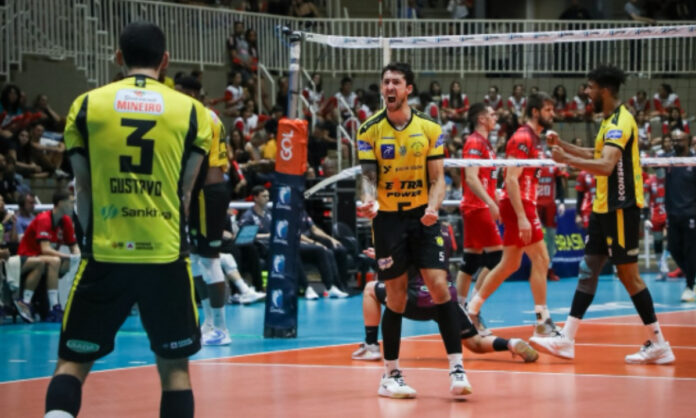 Praia Clube eliminou o Sesi Bauru nas quartas da Superliga