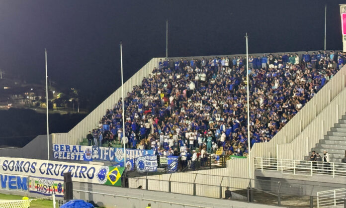 Torcida do Cruzeiro no Nabi Abi Chedid