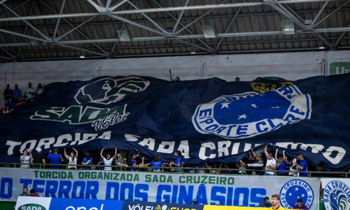 Torcida do Sada Cruzeiro no Riachão, em Contagem