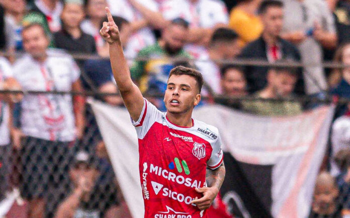 Vinícius Popó celebra gol pelo Capivariano no Paulista A2