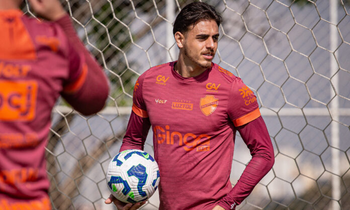 Weverton está emprestado pelo Cruzeiro ao Vila