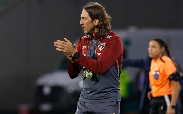 Zubeldía, técnico do São Paulo, não terá Calleri à disposição contra o Cruzeiro