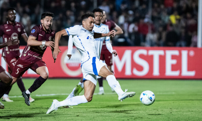 Cruzeiro buscou empate com Mushuc Runa, mas não adiantou