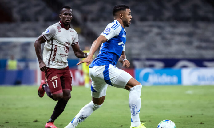 Cruzeiro perdeu para o Mushuc Runa por 2 a 1, no Mineirão