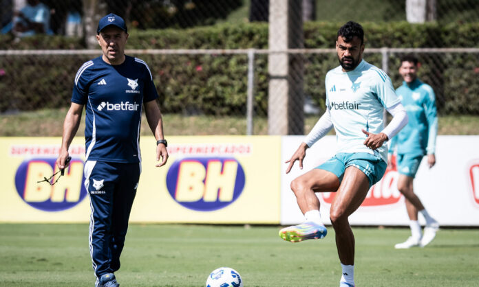 Leonardo Jardim comandou último treino do Cruzeiro antes do clássico