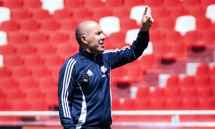 Leonardo Jardim tem a missão vencer com o Cruzeiro na Sul-Americana