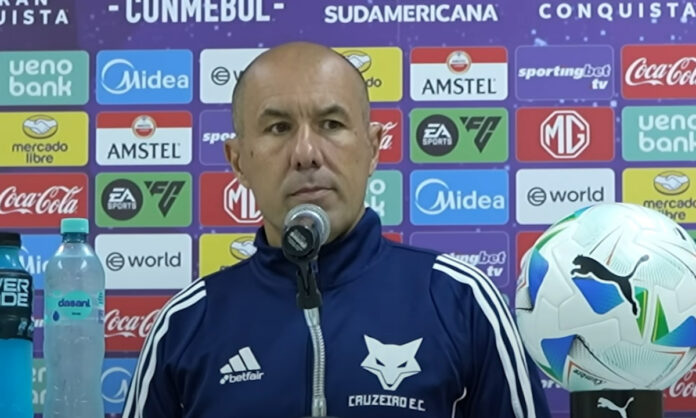 Leonardo Jardim deu entrevista após eliminação do Cruzeiro